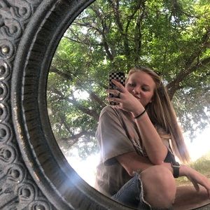 Meet your Posher, Hailey